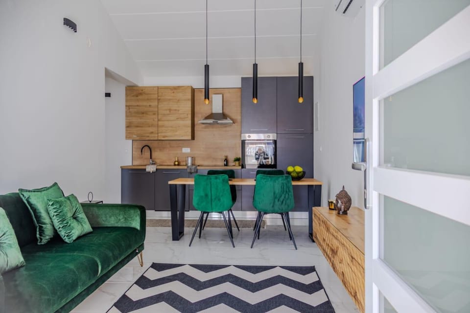 Kitchen or kitchenette, Living room, Seating area, Dining area, minibar