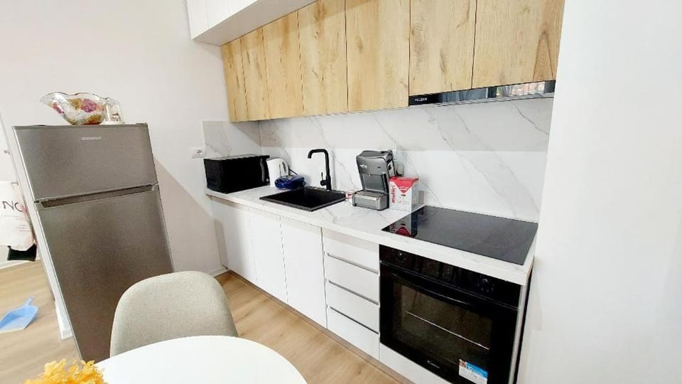 Coffee/tea facilities, Kitchen or kitchenette, oven, stove, toaster