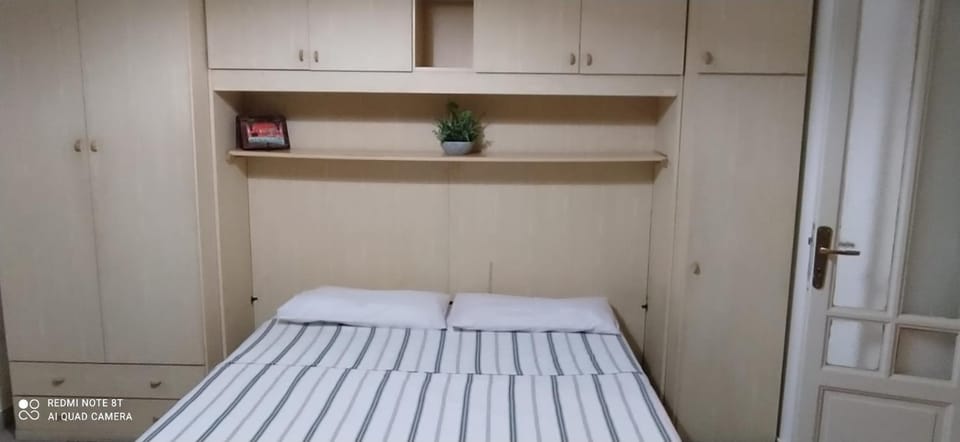 Photo of the whole room, Bedroom, wardrobe