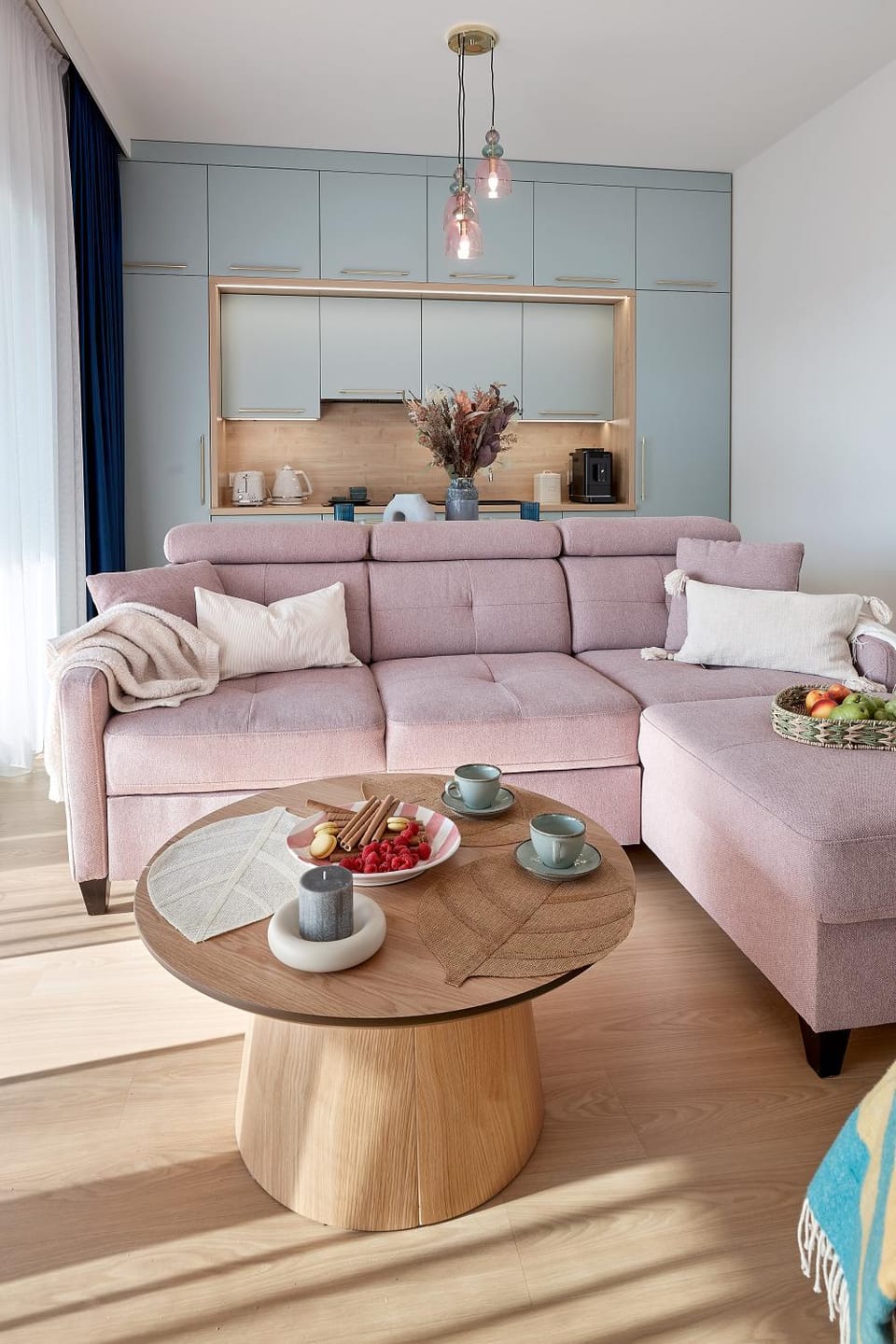 Living room, Food and drinks, Seating area, Dining area, Food