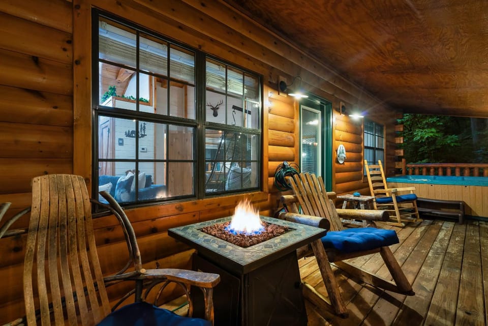 Patio, Natural landscape, Hot Tub, View (from property/room), Seating area