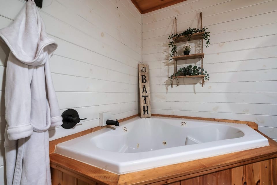 Hot Tub, Bathroom, Spa and wellness centre/facilities