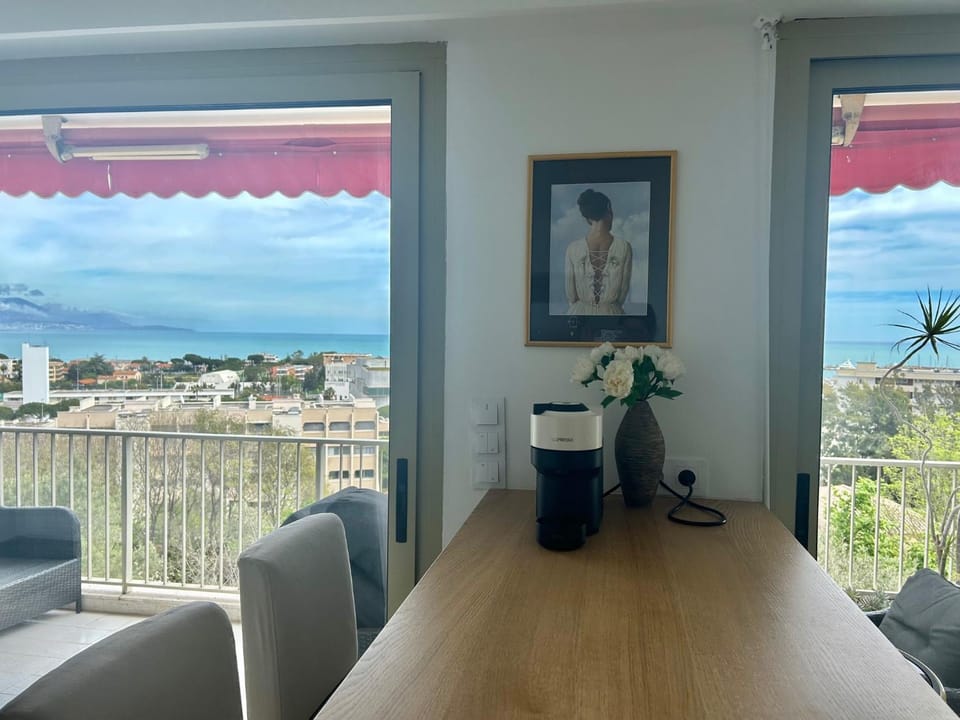 Natural landscape, View (from property/room), Seating area, Dining area, Sea view