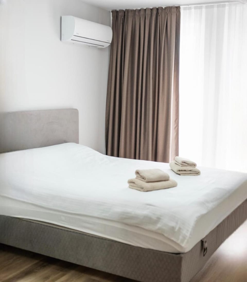 Bed, Bedroom, air conditioner