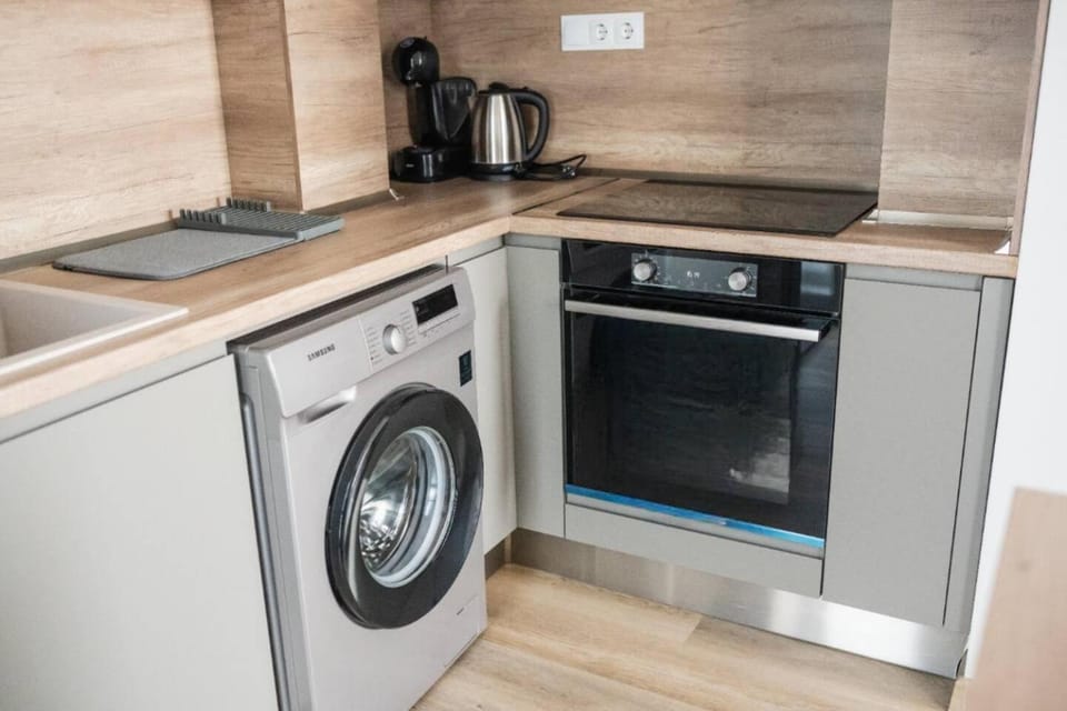 Coffee/tea facilities, oven
