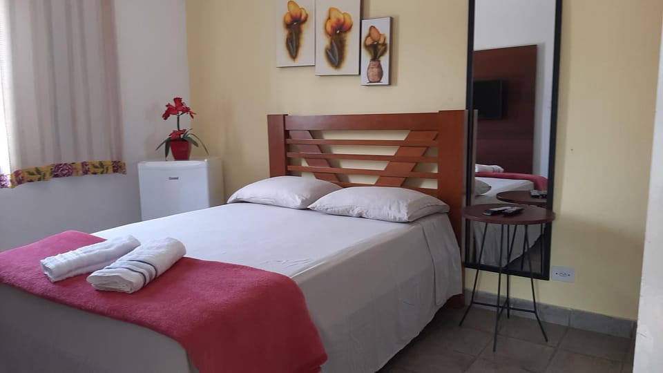 Bed, Photo of the whole room, towels