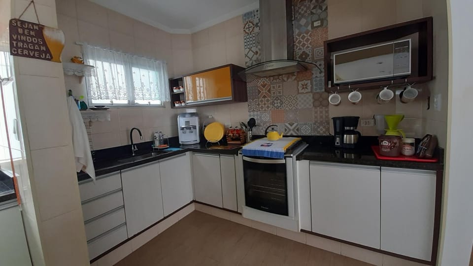 Coffee/tea facilities, Kitchen or kitchenette, oven, pet friendly, stove