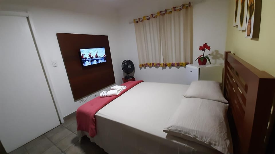 Bed, TV and multimedia, Photo of the whole room, Bedroom, wardrobe