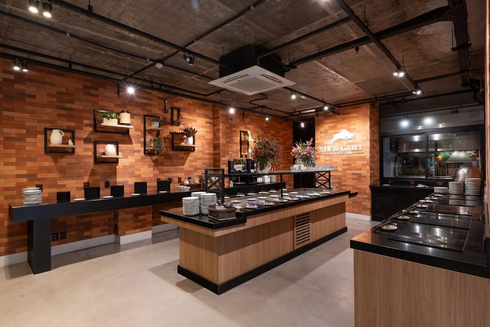 Restaurant/places to eat, Restaurant/places to eat, Coffee/tea facilities, Food and drinks, Banquet/Function facilities