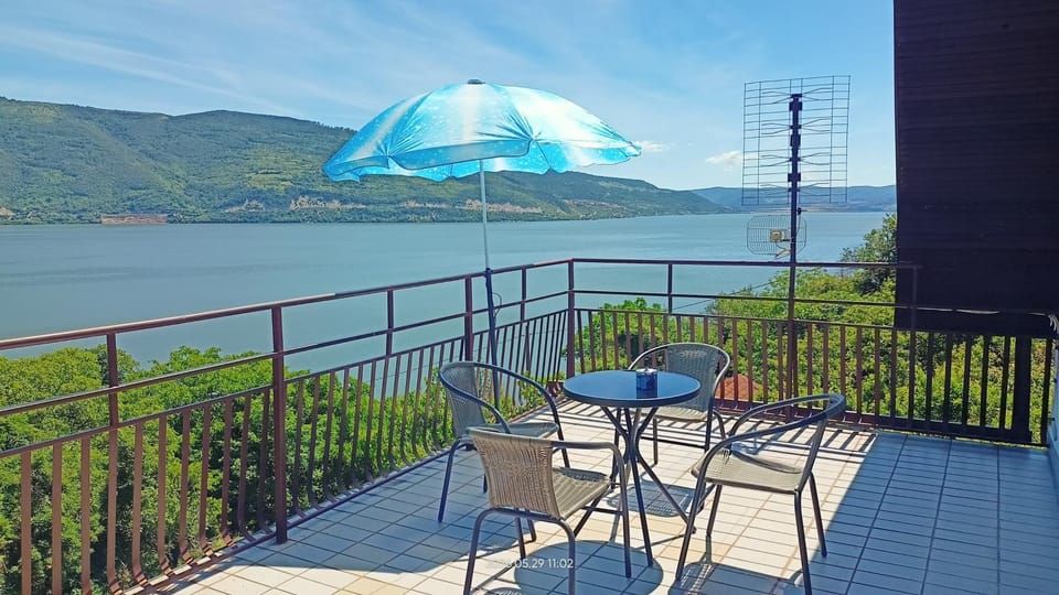 Balcony/Terrace, Lake view, River view