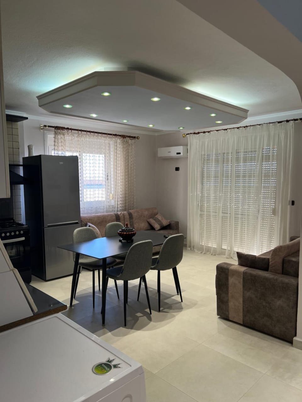TV and multimedia, Kitchen or kitchenette, Living room, Seating area, Dining area, oven