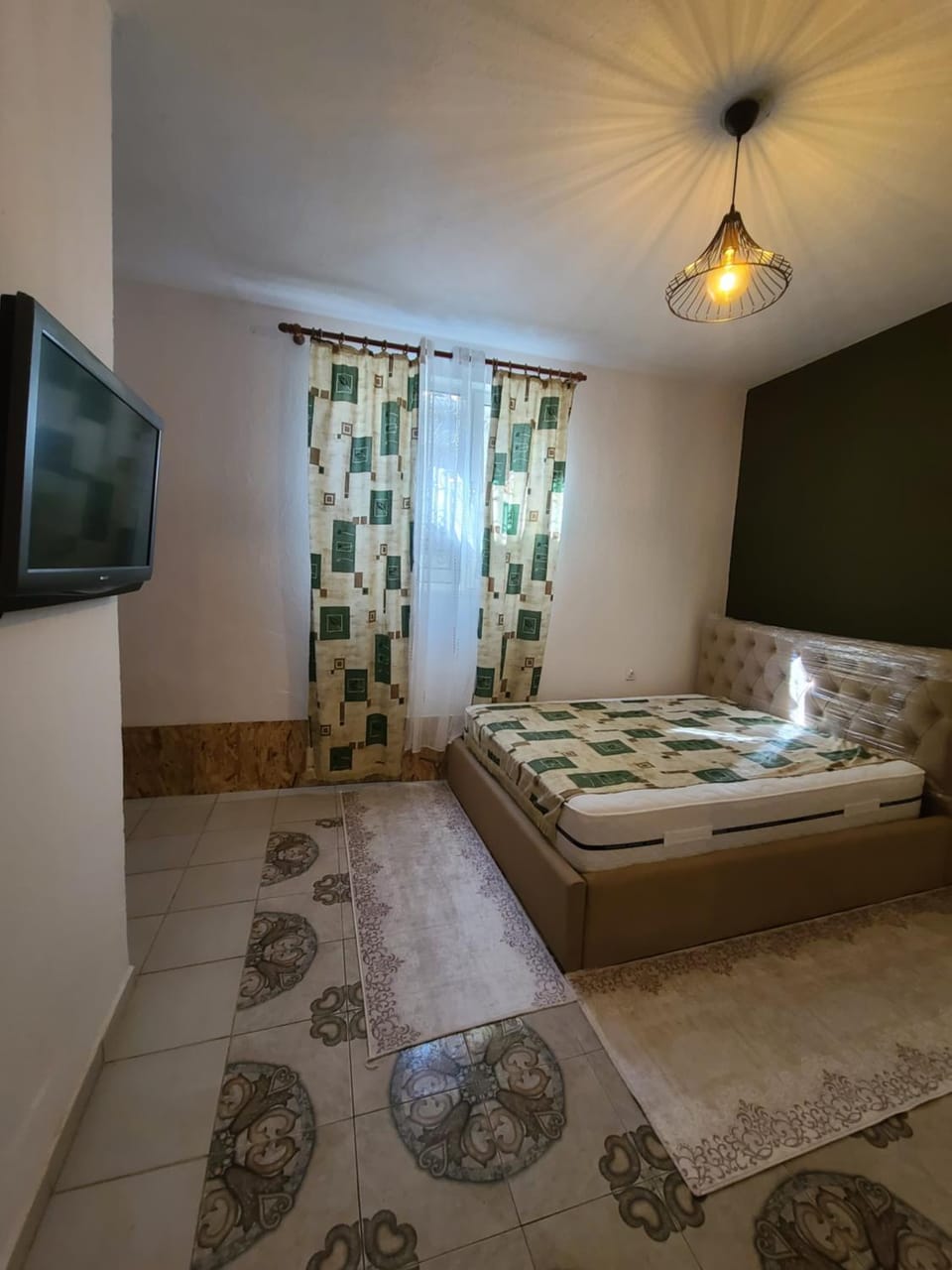 Bed, Bedroom, Parking