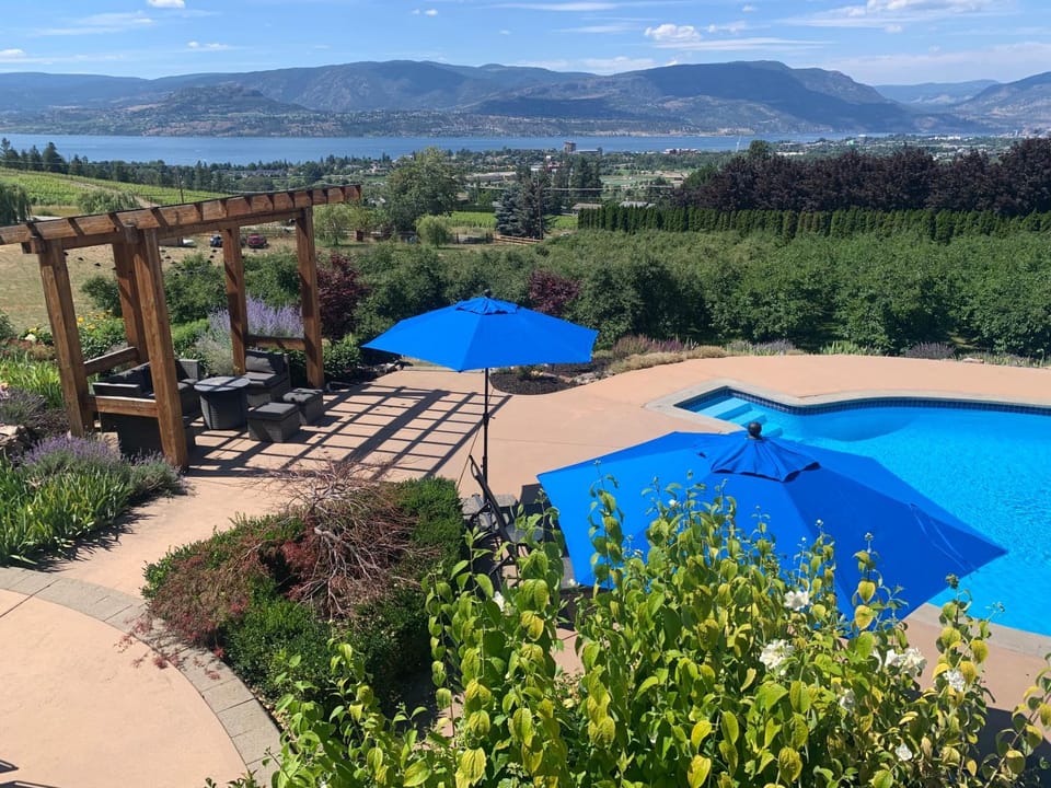Patio, Balcony/Terrace, Pool view, Swimming pool, Swimming pool, sunbed