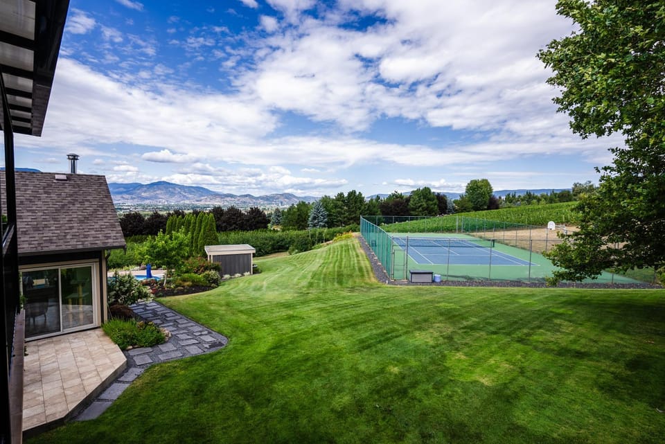 Tennis court, Garden view