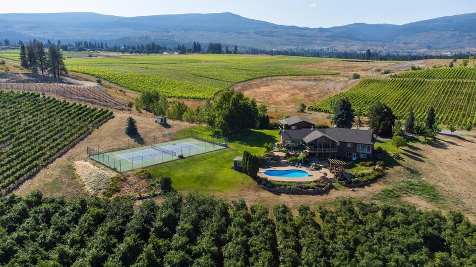 Bird's eye view, Tennis court, Mountain view, Swimming pool