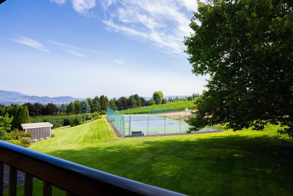 Tennis court, Garden view