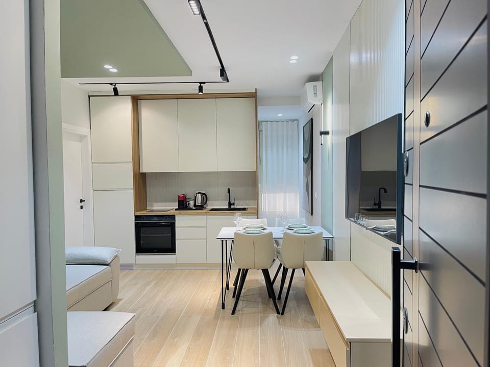 Kitchen or kitchenette, Living room, Seating area, Dining area, oven, pet friendly, stove