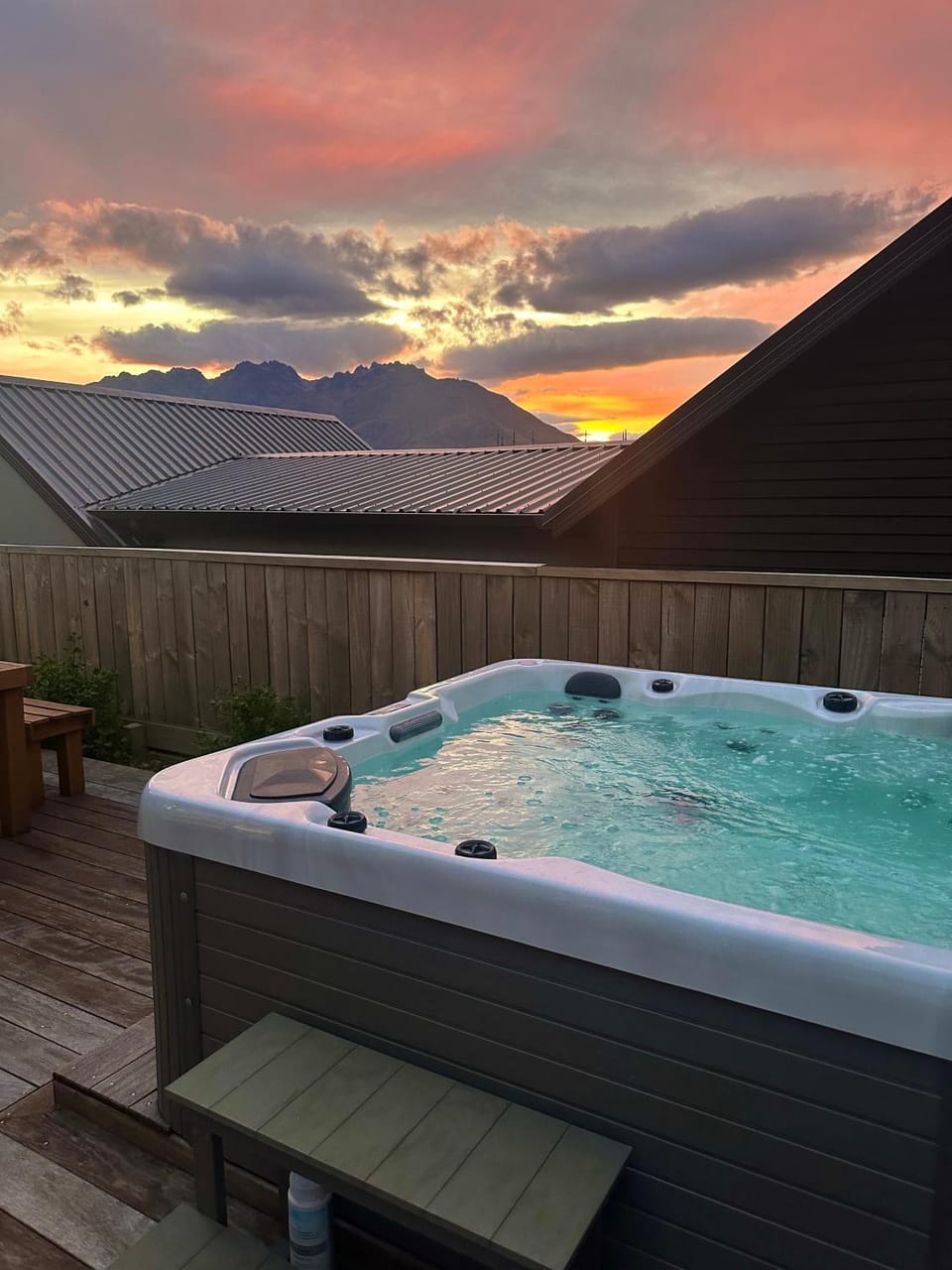 Remarkable View with Outdoor Hot Tub Vacation rental in Otago