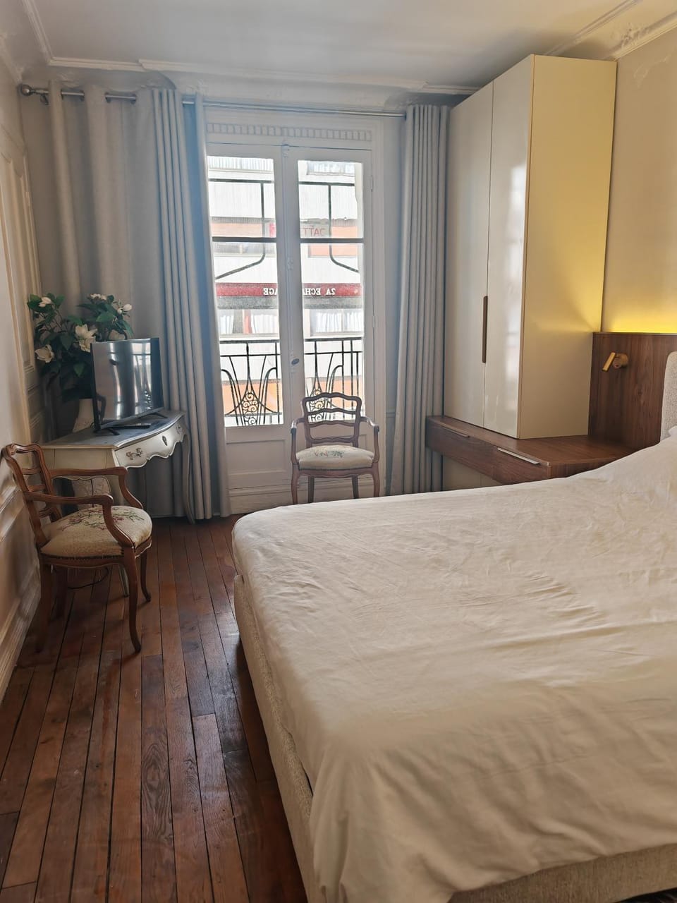 Grand Appartement Eiffel Tower View Apartment in Paris