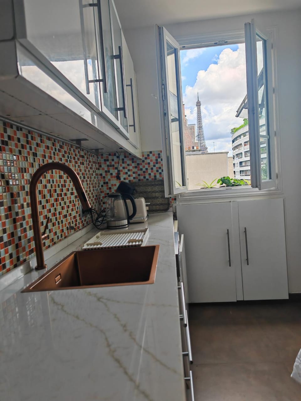 Grand Appartement Eiffel Tower View Apartment in Paris