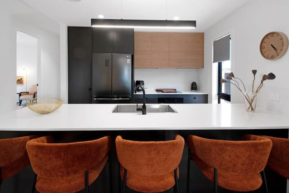 Urban Barn - Stylish, Family Friendly House in North Wagga Wagga
