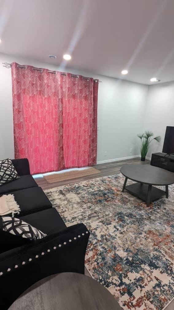 Comfy one bedroom Airdrie Apartment in Airdrie