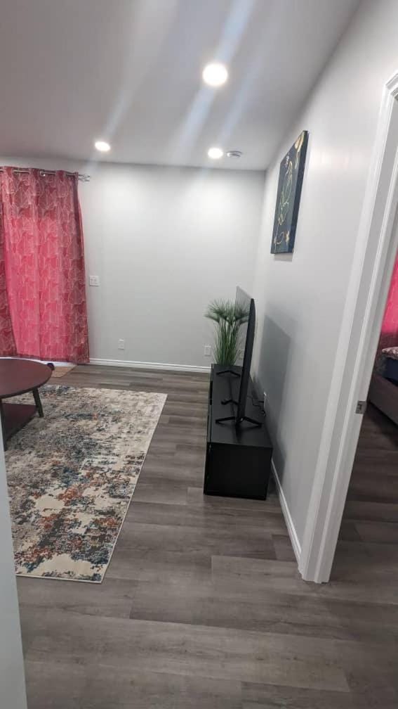 Comfy one bedroom Airdrie Apartment in Airdrie