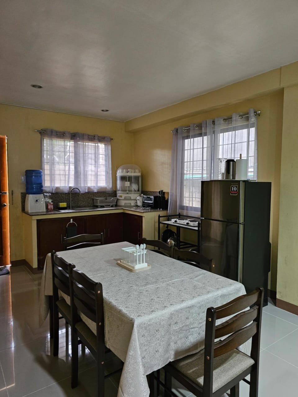 Kitchen or kitchenette, Dining area, pet friendly, stove