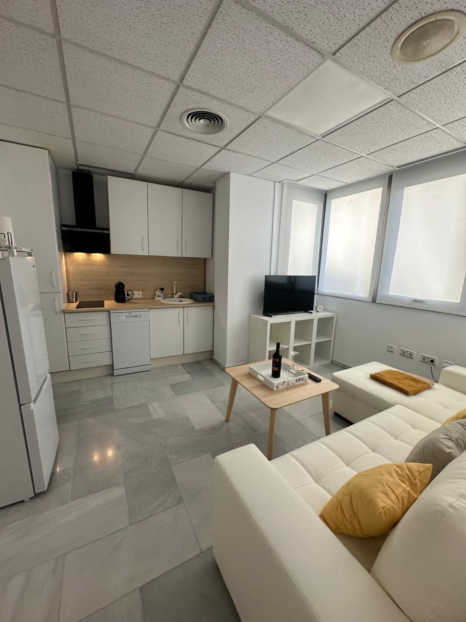 Kitchen or kitchenette, Living room, Seating area, Dining area, oven, pet friendly, stove