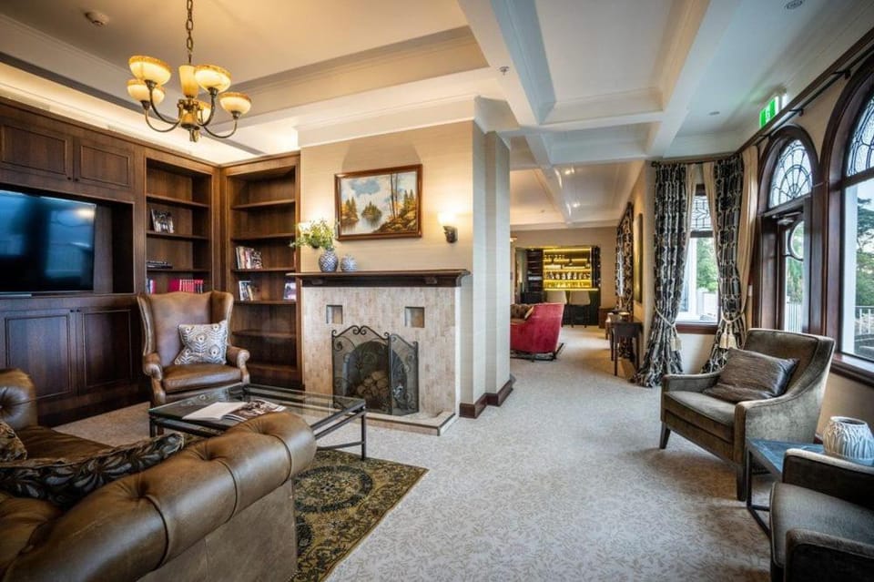 Communal lounge/ TV room, Seating area, Evening entertainment