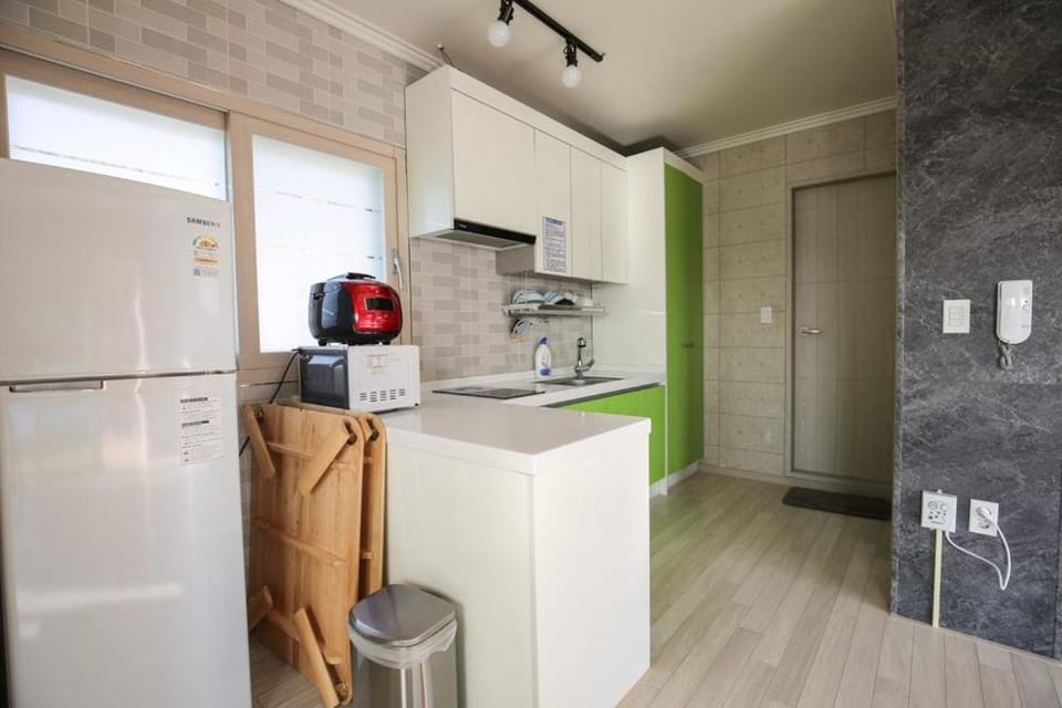 pohang yangpodeungdae pensyeon Bed and Breakfast in South Korea