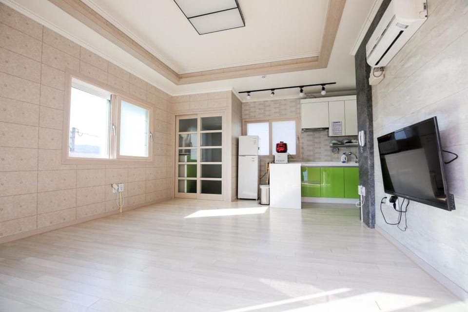 pohang yangpodeungdae pensyeon Bed and Breakfast in South Korea
