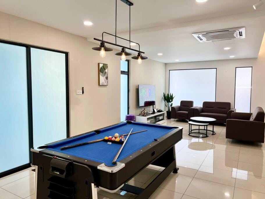 Uncle CK villa 20pax/pool/party House in Malacca