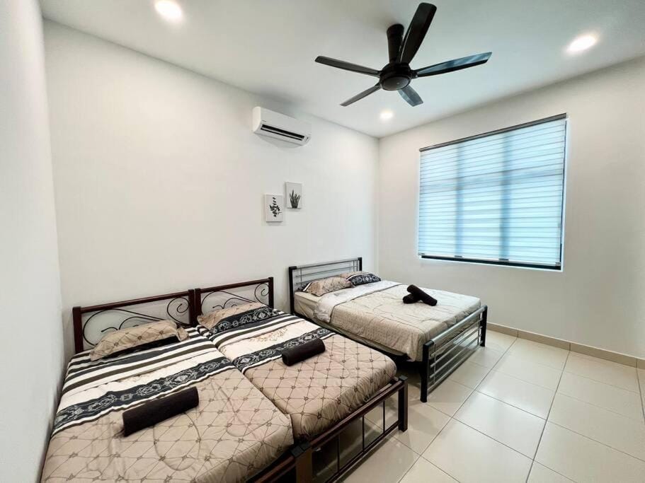 Uncle CK villa 20pax/pool/party House in Malacca