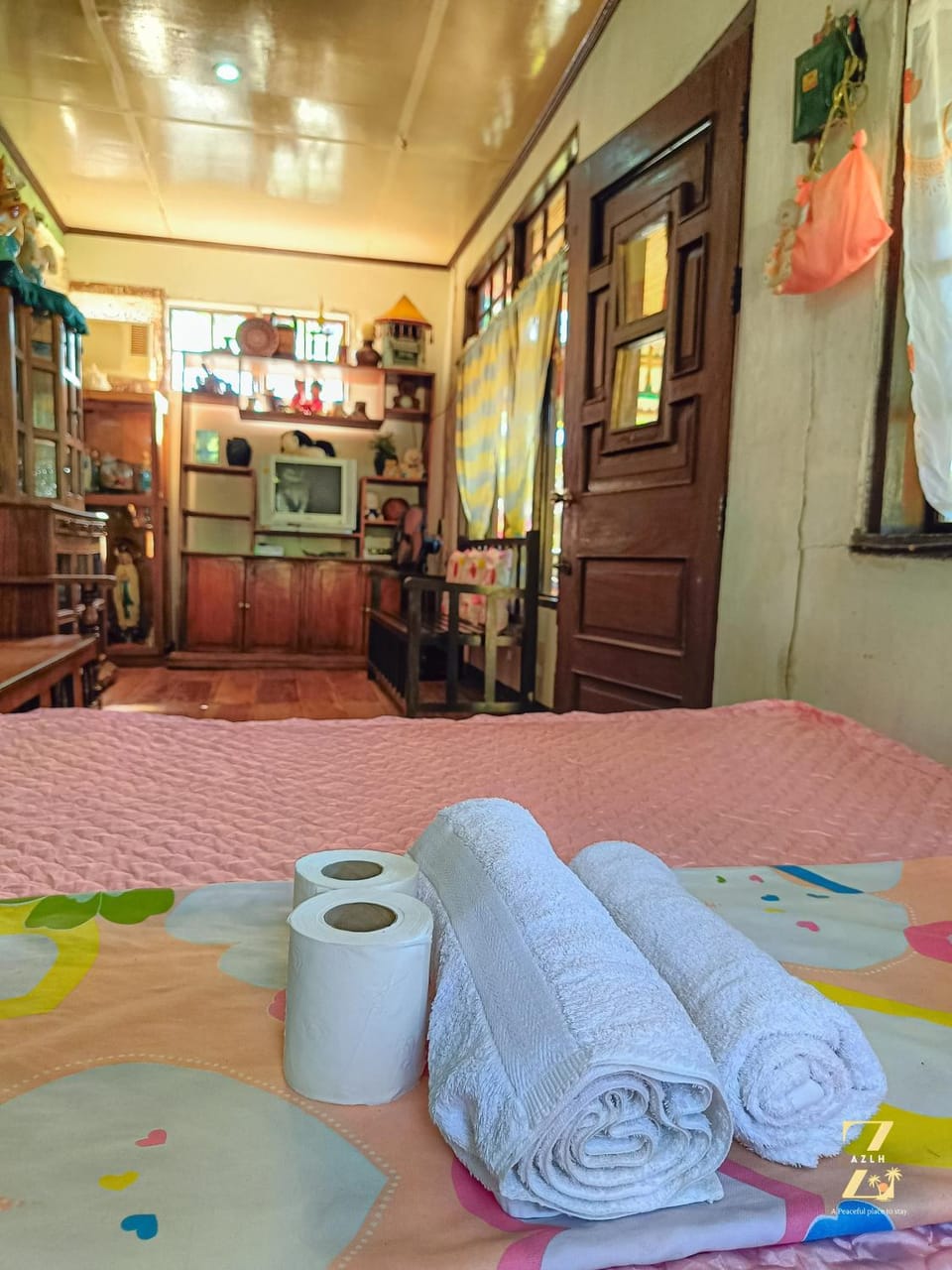 Bedroom, towels