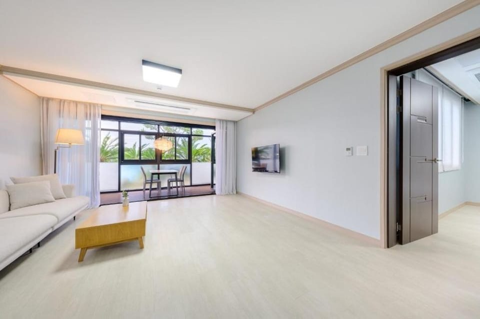 Jeju Aewol Hongsland Pension Bed and Breakfast in South Korea