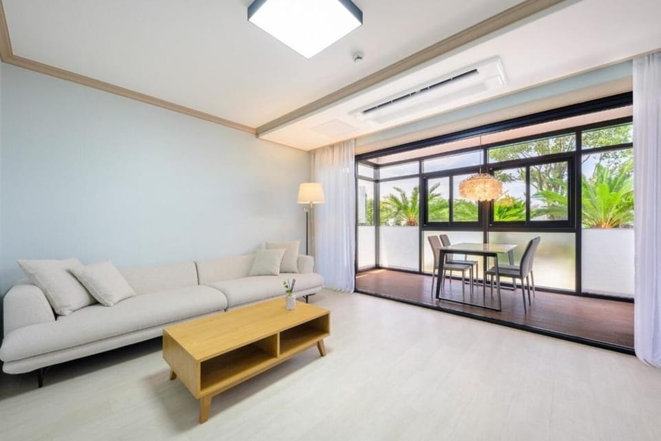 Jeju Aewol Hongsland Pension Bed and Breakfast in South Korea