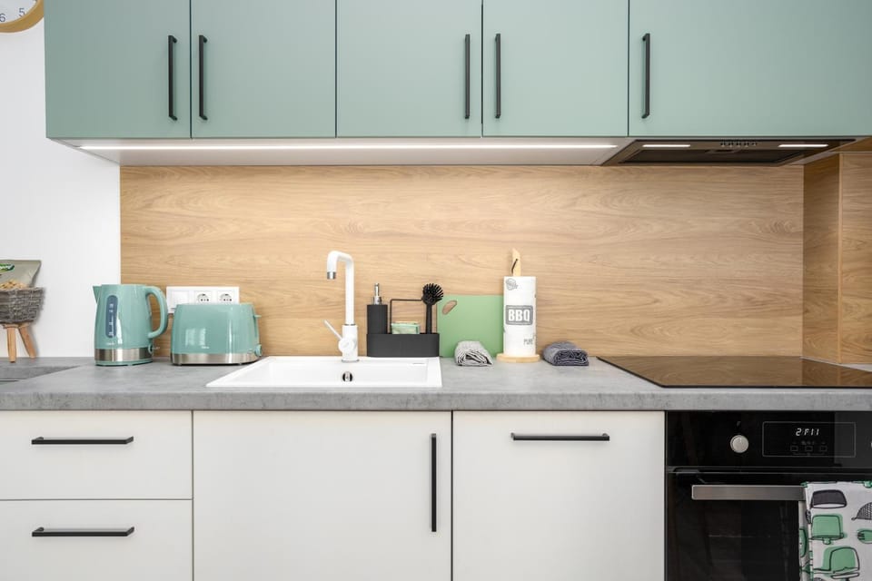 Coffee/tea facilities, Kitchen or kitchenette, minibar, stove