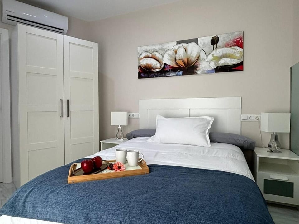 Bed, Bedroom, wardrobe, air conditioner