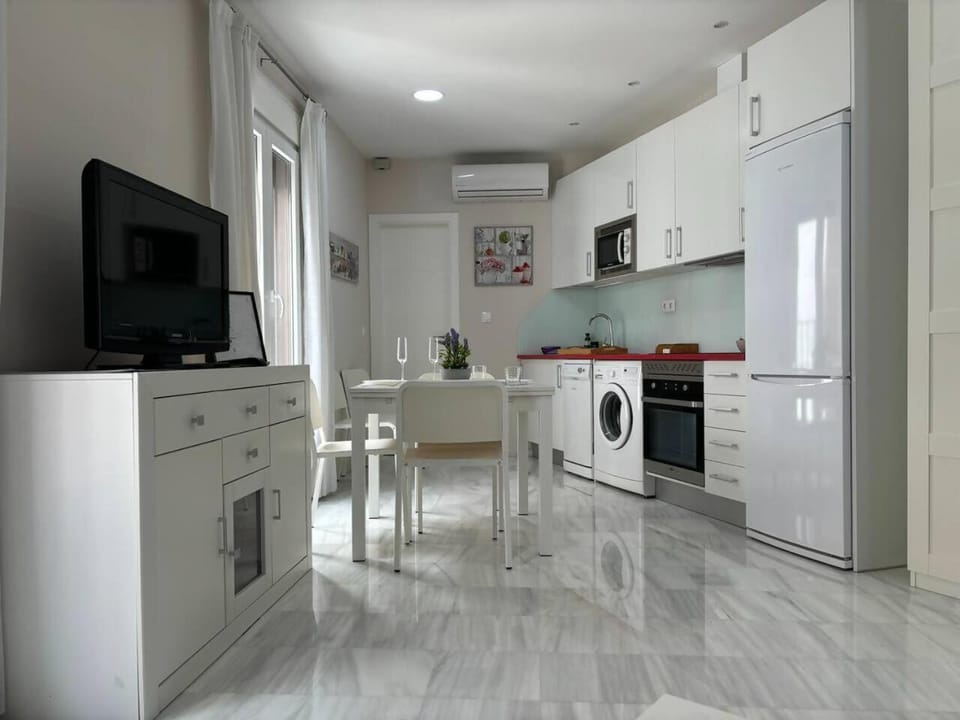 TV and multimedia, Kitchen or kitchenette, Dining area, dishwasher, oven, stove, washing machine, air conditioner