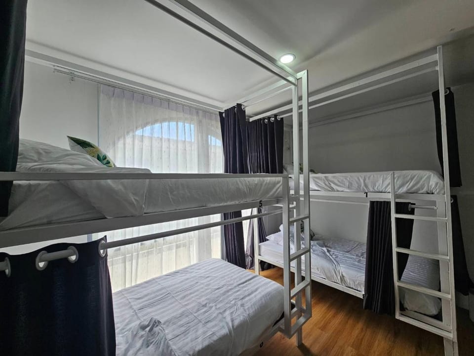 Bedroom, bunk bed