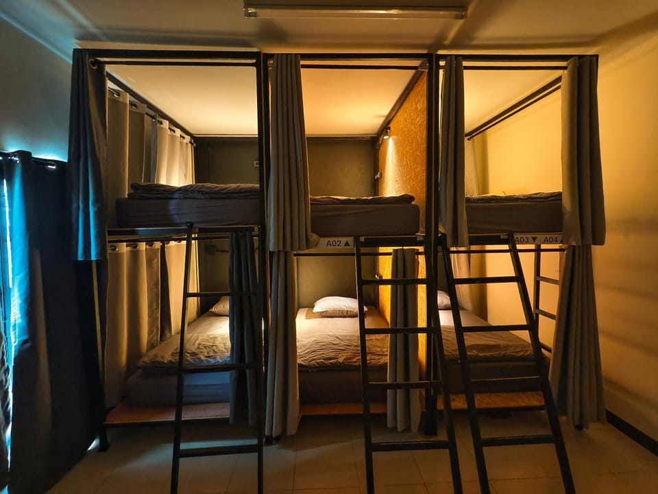 Bedroom, bunk bed