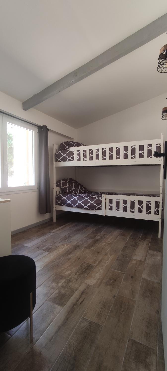 Bedroom, bunk bed
