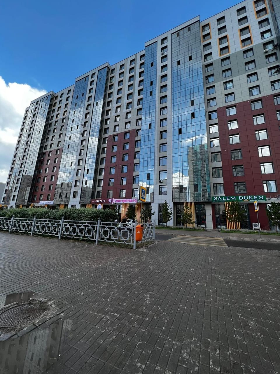 Facade/entrance, Neighbourhood, City view, Street view