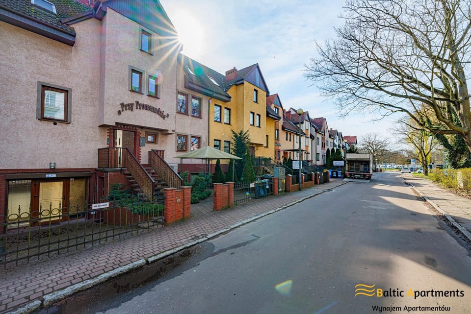 Property building, Day, Neighbourhood