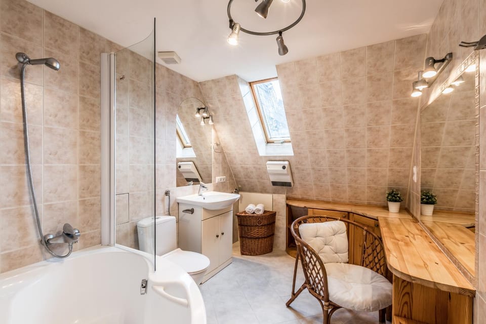 Toilet, Bathroom, Bath