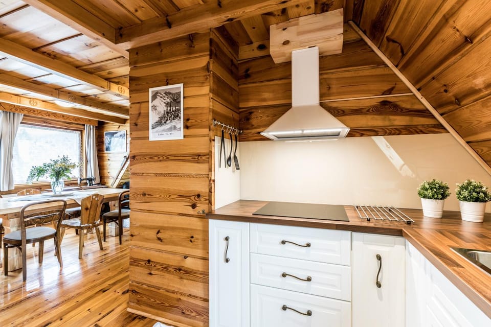 Kitchen or kitchenette, Dining area, pet friendly
