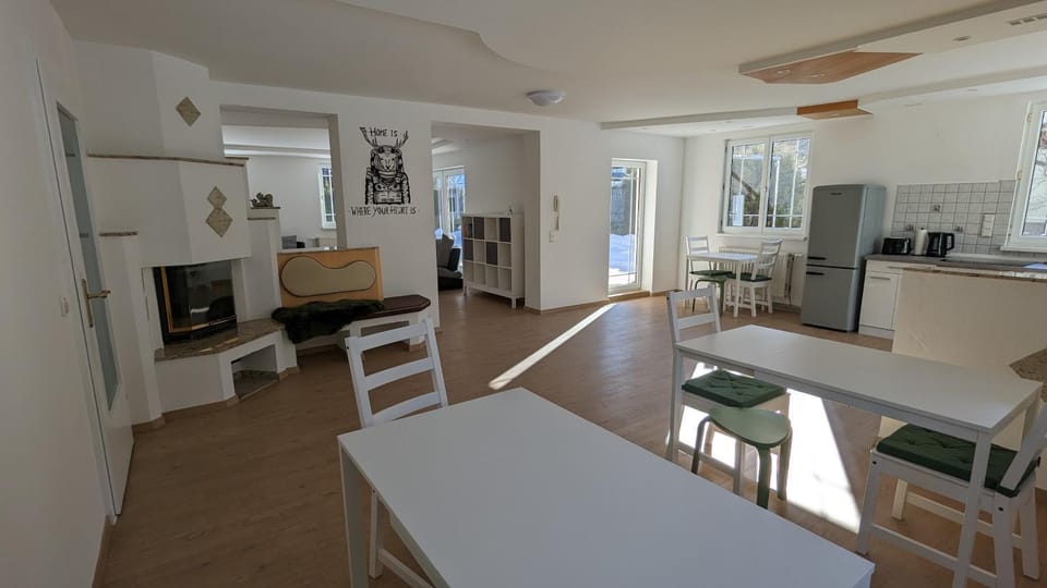 Kitchen or kitchenette, Dining area, stove