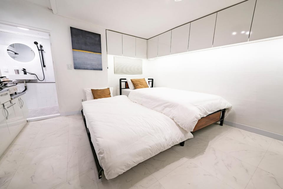 JTS Tailored Service Studio near Hyehwa Station Apartment in Seoul