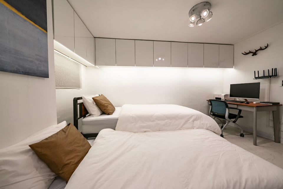 JTS Tailored Service Studio near Hyehwa Station Apartment in Seoul